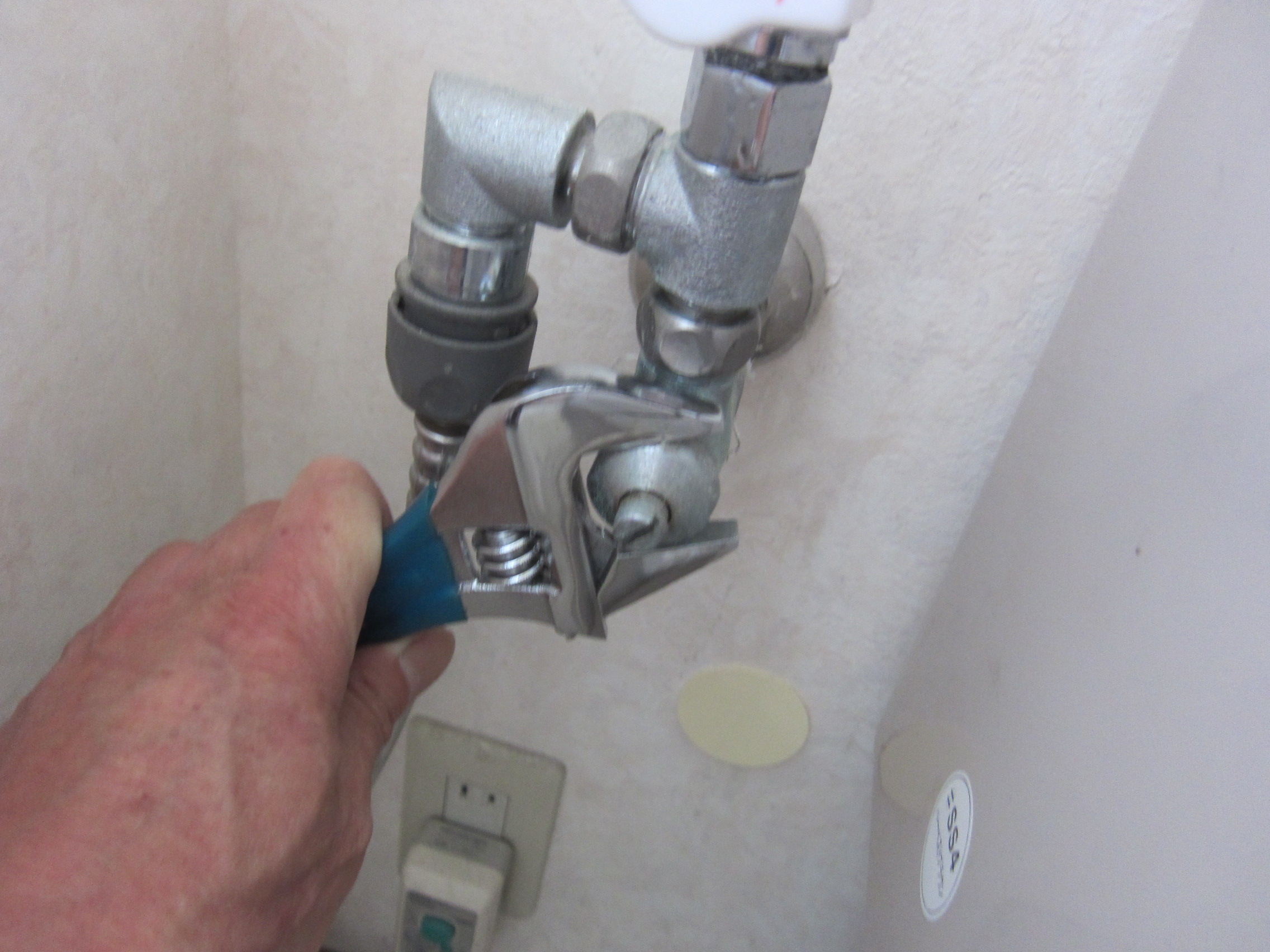 トイレの水漏れ 止水栓パッキンを交換 こだわりと節約の DIY