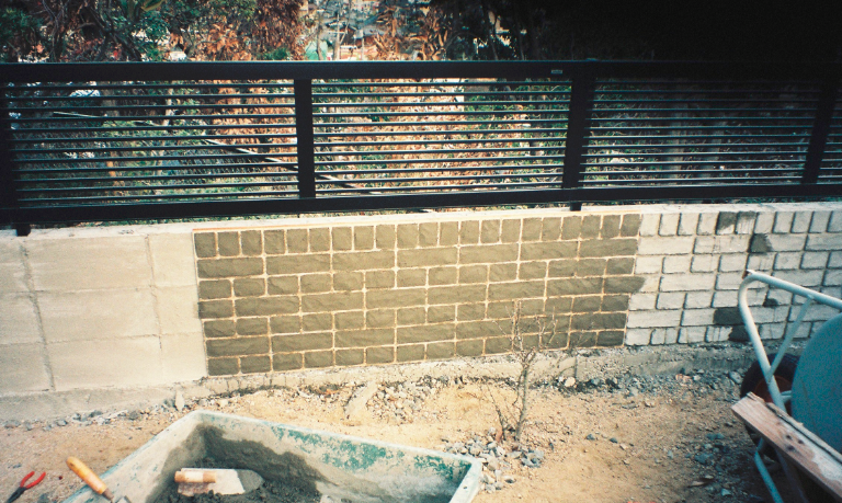 ブロック塀の表面を石積み調に こだわりと節約の ｄｉｙ