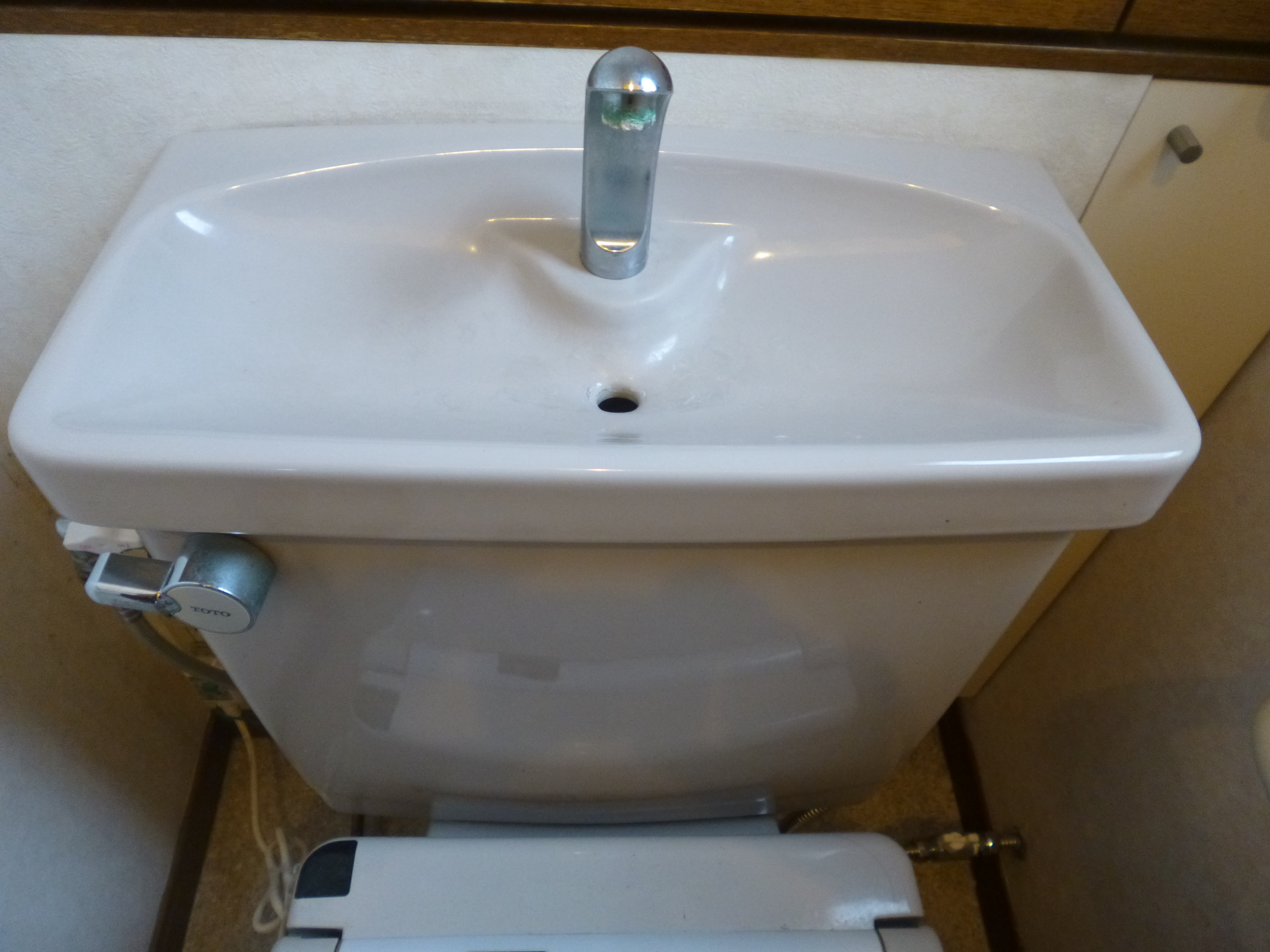 トイレの水が止まらない フロートバルブ交換 こだわりと節約の DIY
